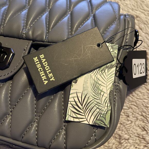 Badgley Mischka Messenger Bag Grey Quilted Chain New With Tags - Picture 6 of 9